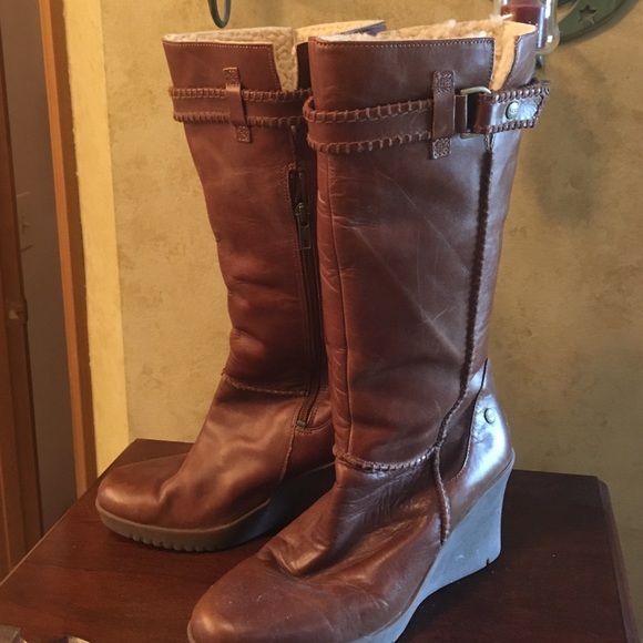Ugg Boots - Picture 1 of 3